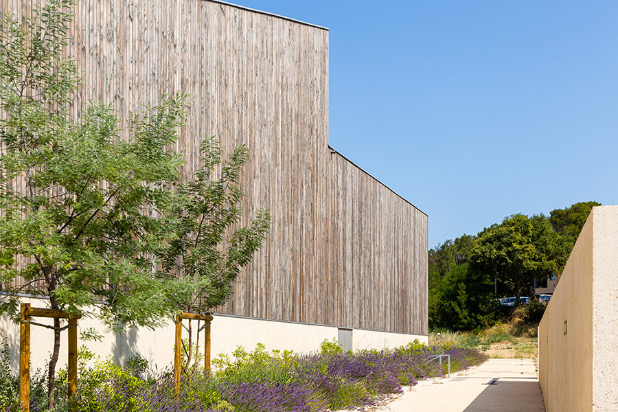 Leteissier Corriol - Agence d'architecture - Gymnase lycée Orange livré